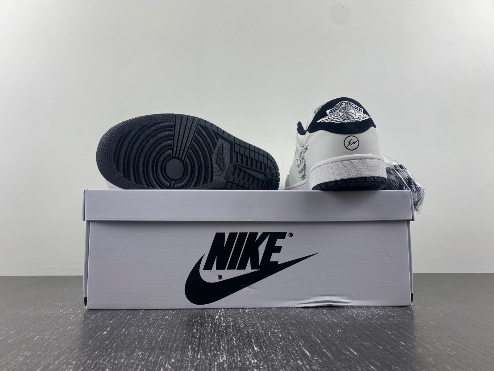 OFF-WHITE x Travis Scott x Air Jordan 1 custom