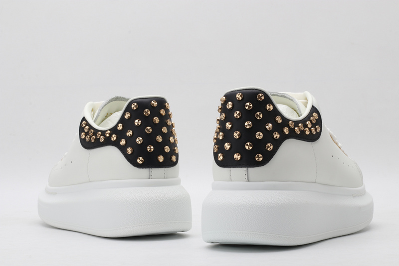MCQUEEN OVERSIZED SNEAKER