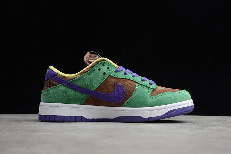 Original StrangeLove x Nike SB Dunk Low CT2552-700