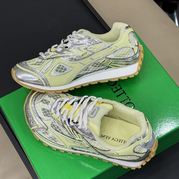 b0tte*a Ven*ta sneaker