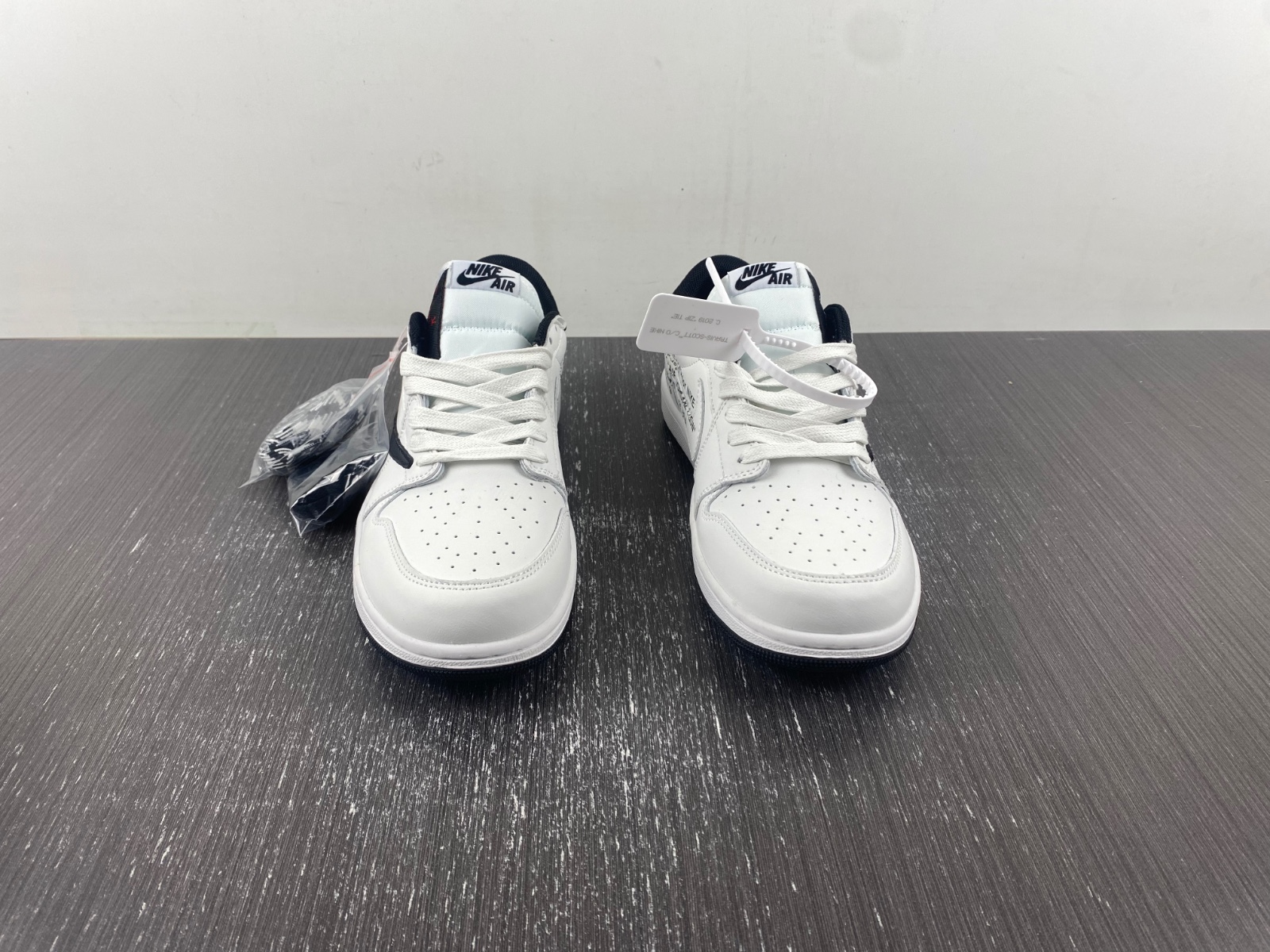OFF-WHITE x Travis Scott x Air Jordan 1 custom