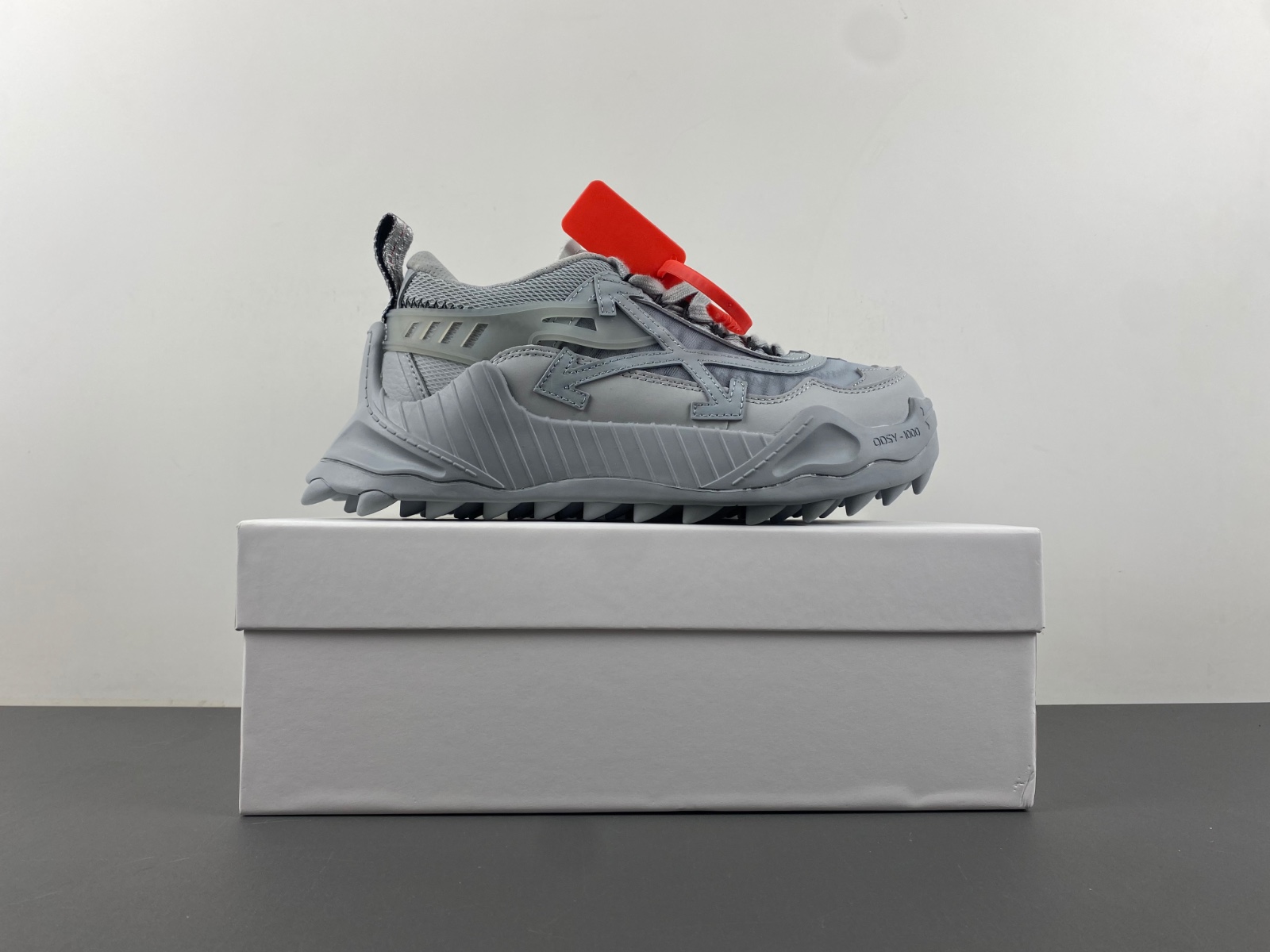 OW C/O ODSY-1000 SNEAKERS