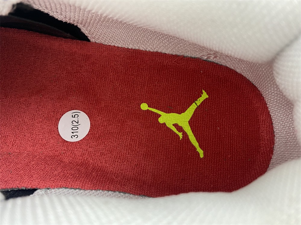 Air Jordan 4 Retro
