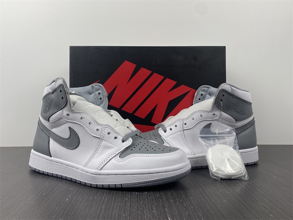 Air Jordan 1 High OG "Stealth" 555088-037