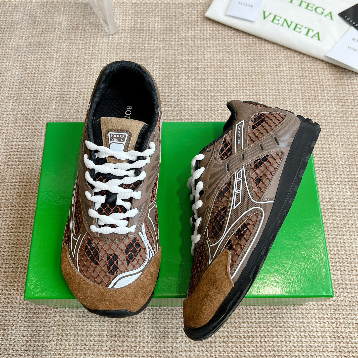 b0tte*a Ven*ta sneaker