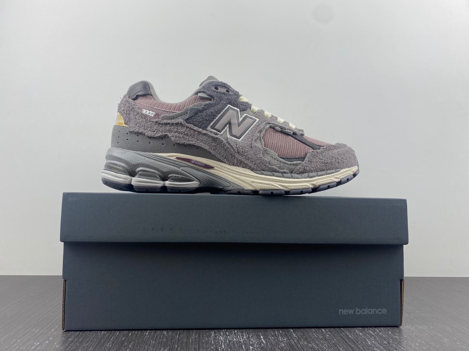 New Balance 2002R 