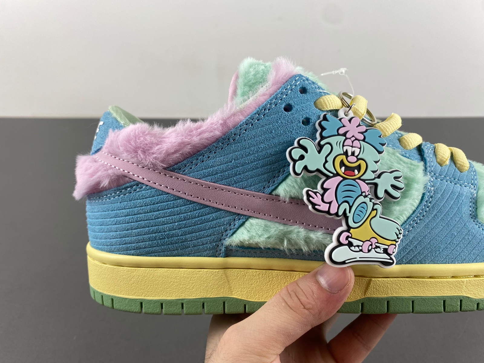 Verdy x Nike SB Dunk Low “Visty”  FN6040-400
