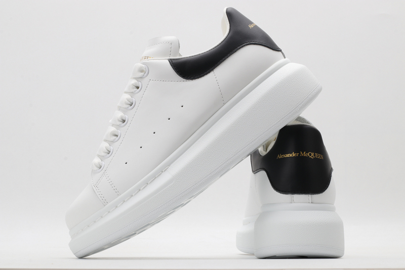 MCQUEEN OVERSIZED SNEAKER