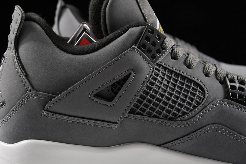 Air Jordan 4 Retro