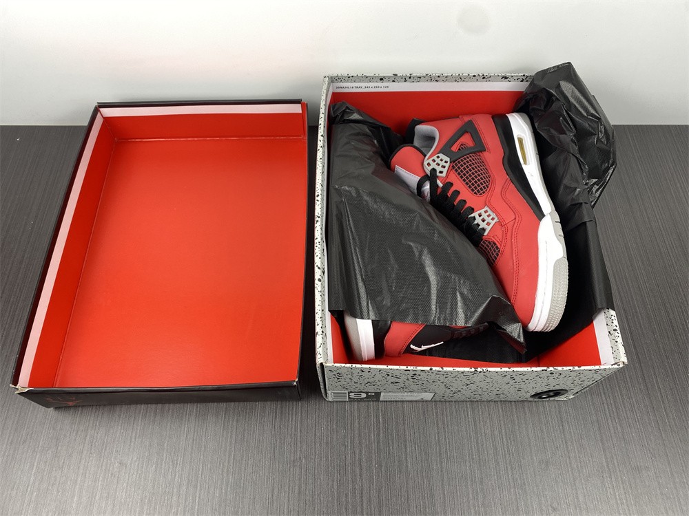 Air Jordan 4 Retro