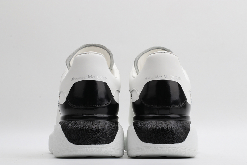 MCQUEEN OVERSIZED SNEAKER
