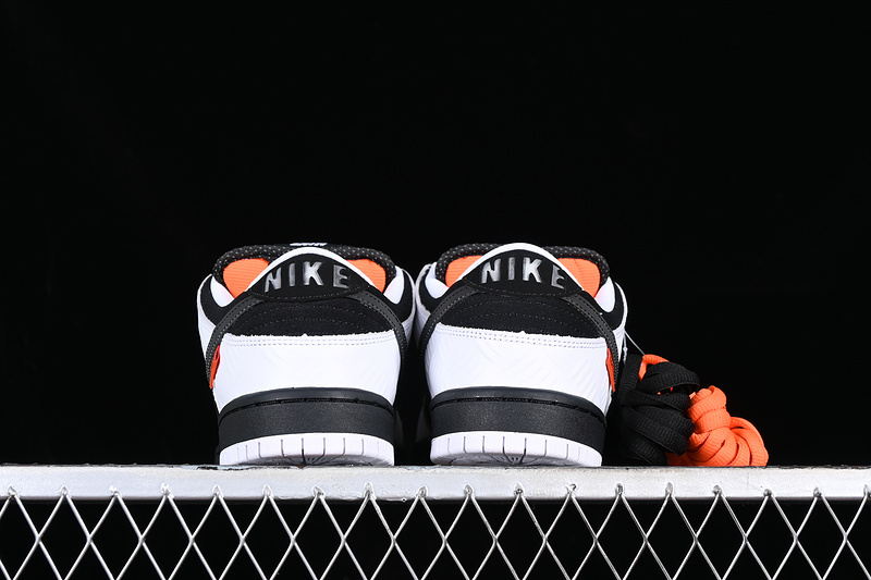 TIGHTBOOTH x Nike SB Dunk Low FD2629-100