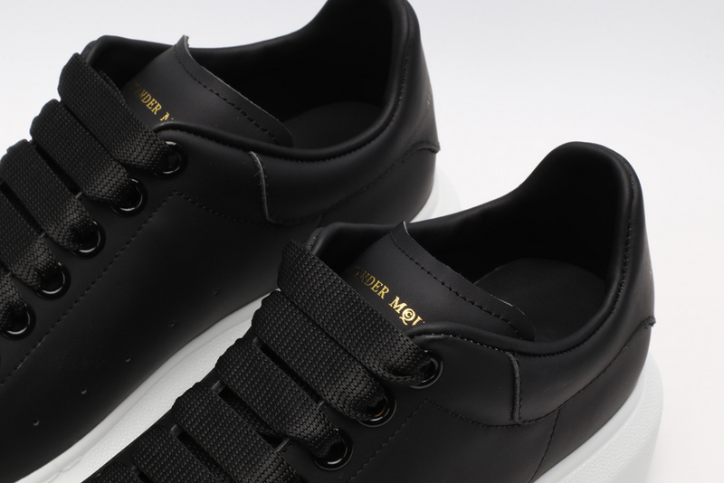 MCQUEEN OVERSIZED SNEAKER