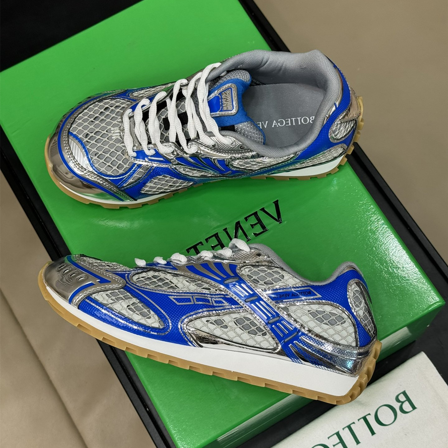 b0tte*a Ven*ta sneaker