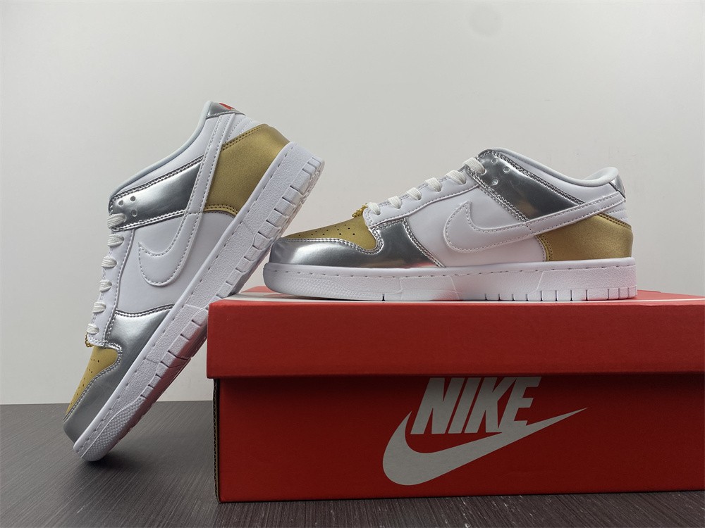Nike Dunk Low SE