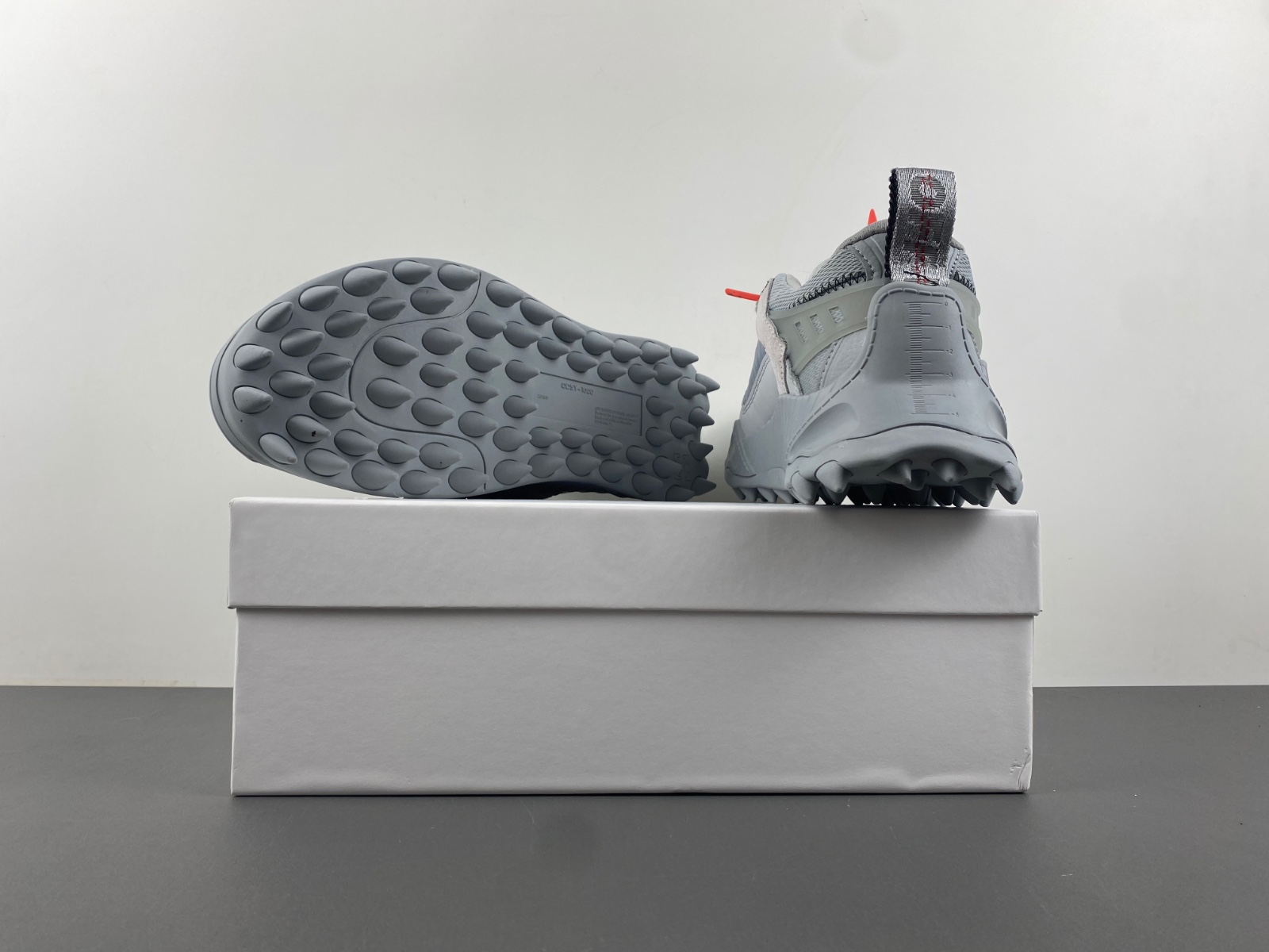 OW C/O ODSY-1000 SNEAKERS