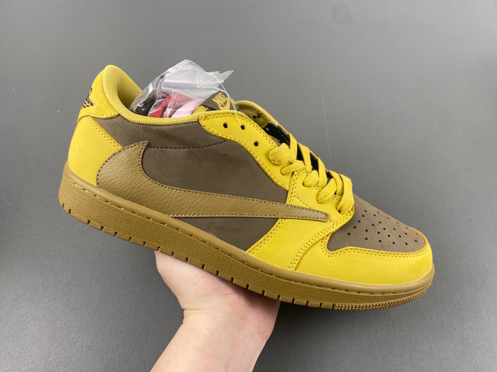 Travis Scott x Air Jordan   DM7866-665