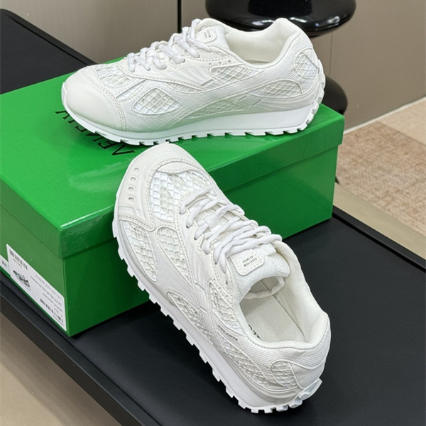 b0tte*a Ven*ta sneaker