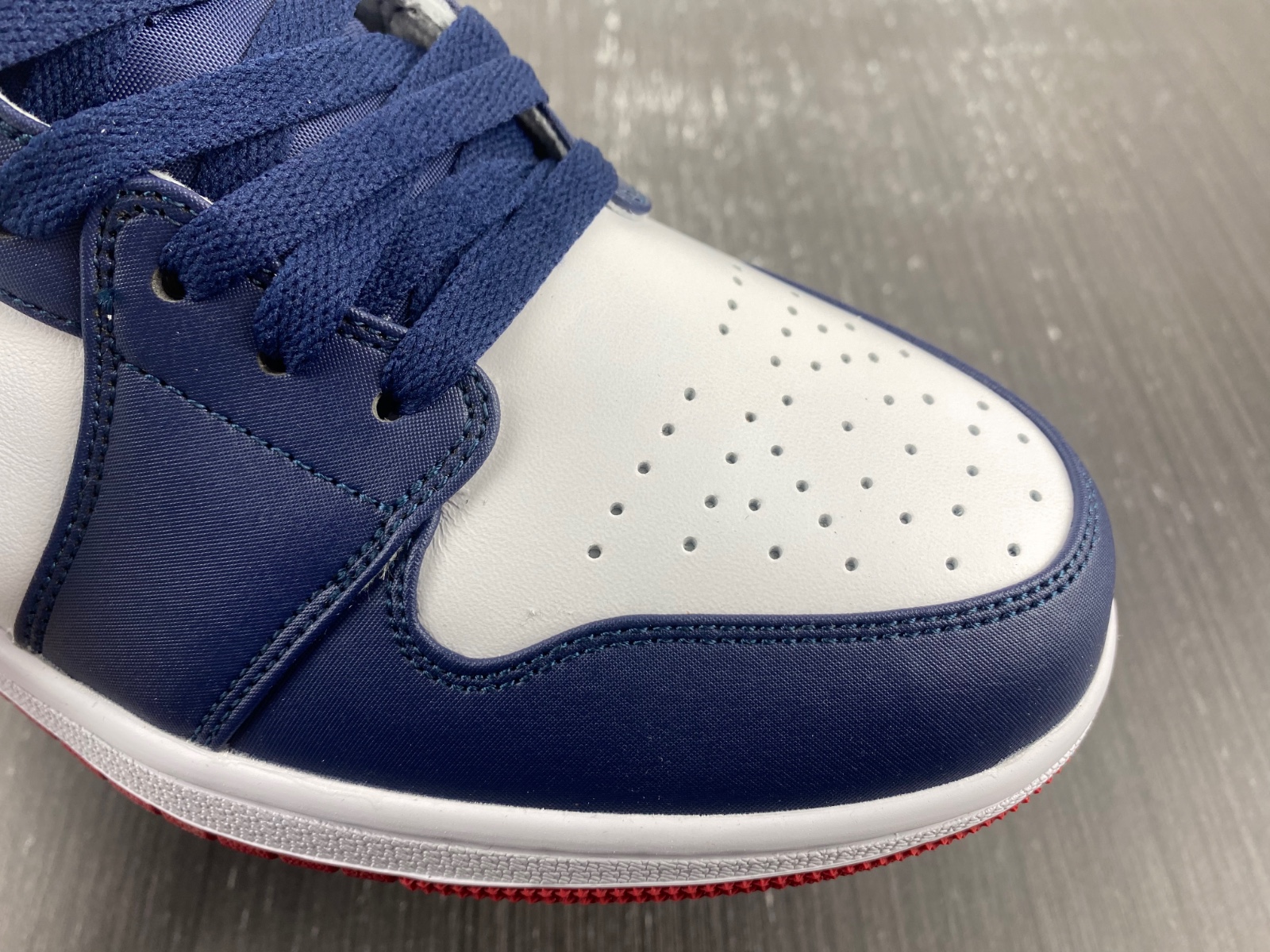 Air Jordan 1 Mid SE USA 852542-104