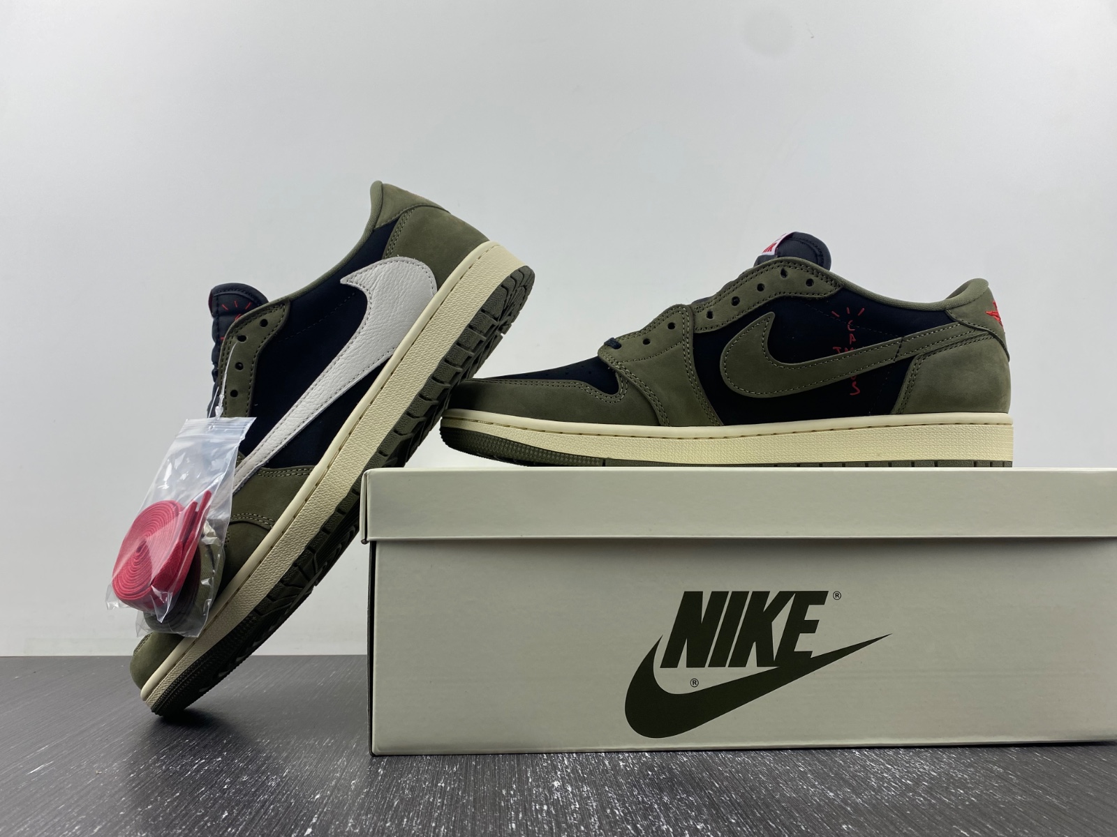 TRAVIS SCOTT X AIR JORDAN 1 LOW OG SP