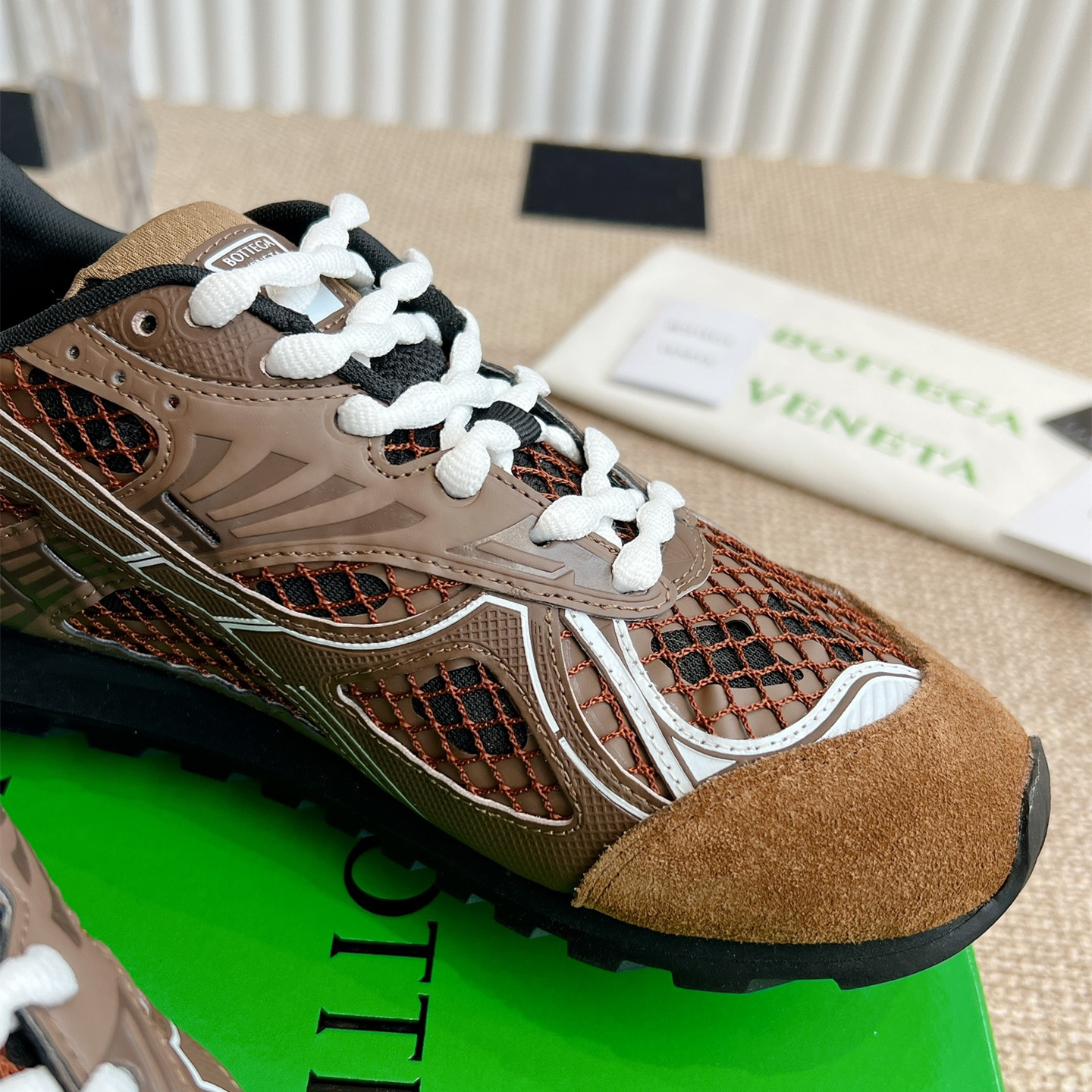 b0tte*a Ven*ta sneaker