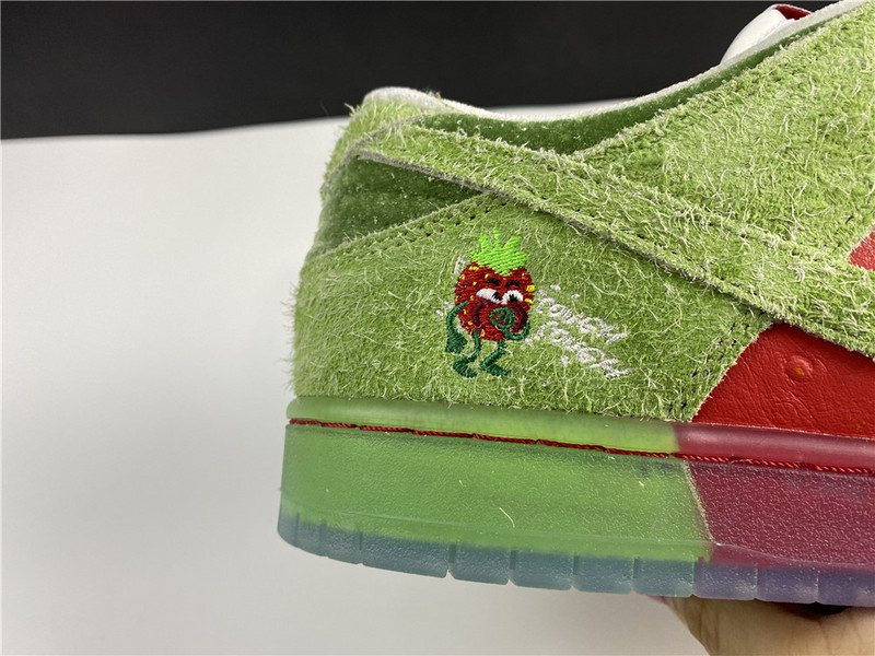 Nike SB Dunk Low Strawberry Cough CW7093-601