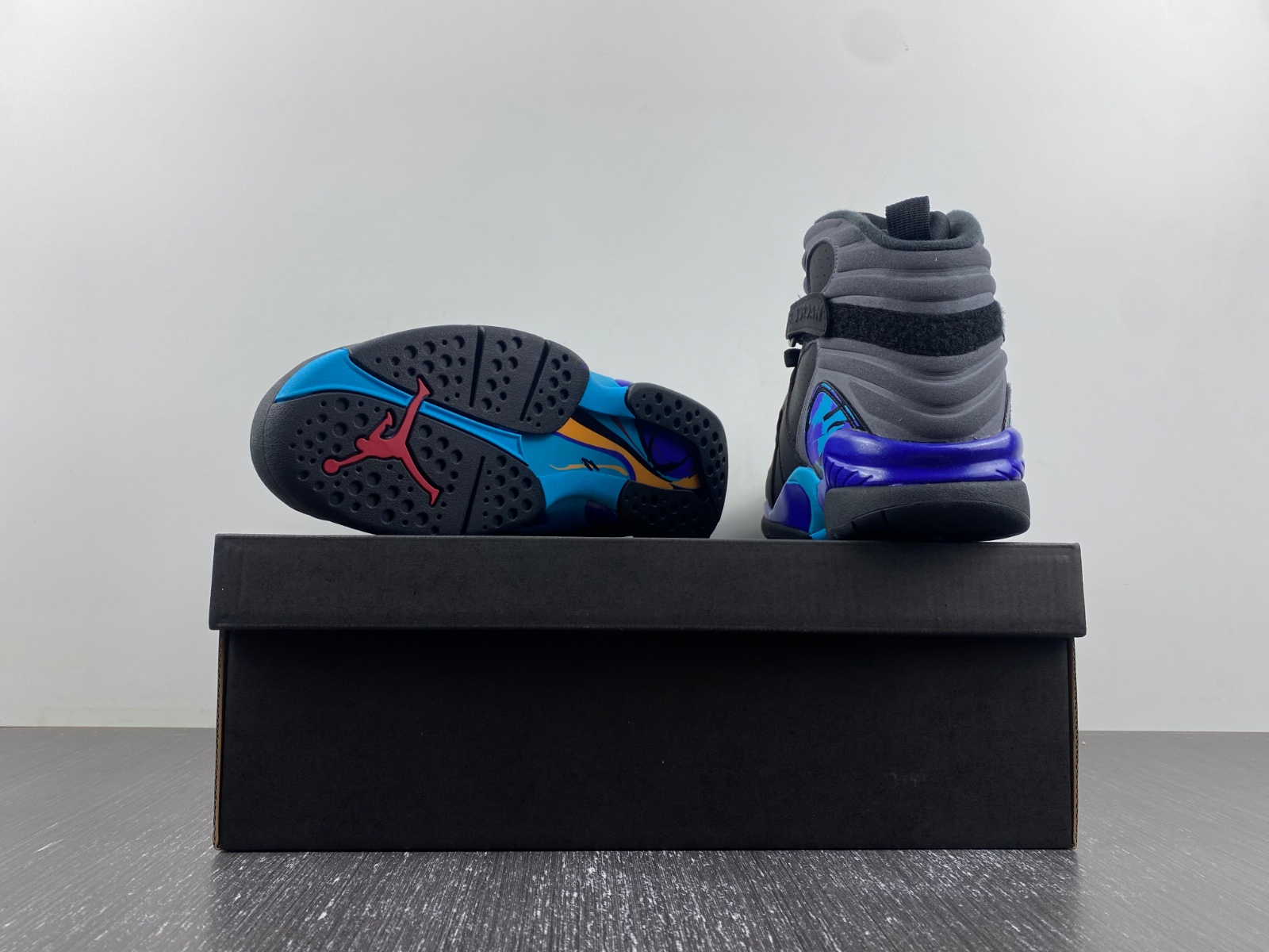 Air Jordan 8 Retro