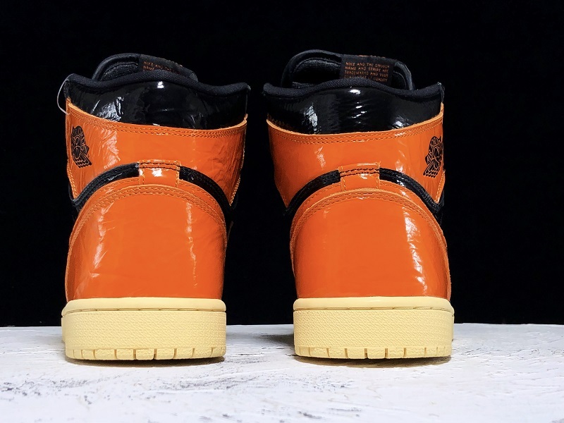 Air Jordan 1 Retro High OG "Shattered Backboard 3.0 555088-028