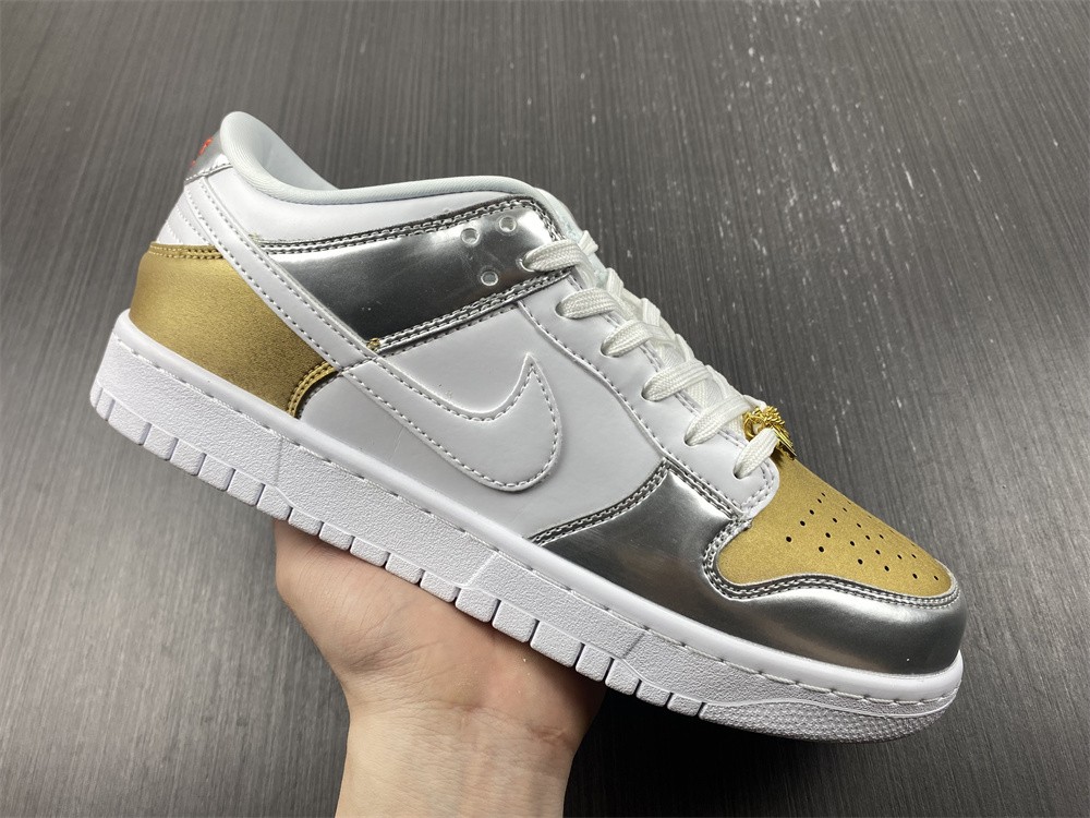 Nike Dunk Low SE