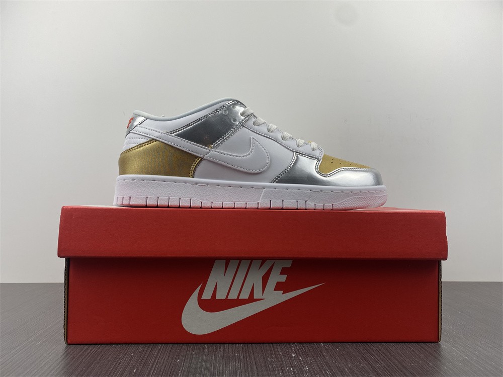 Nike Dunk Low SE