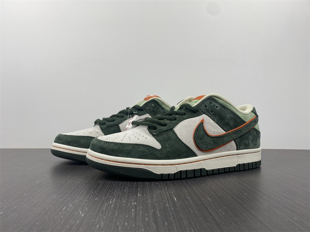 Katsuhiro Otomo x Nike Dunk Low "Steam Boy"