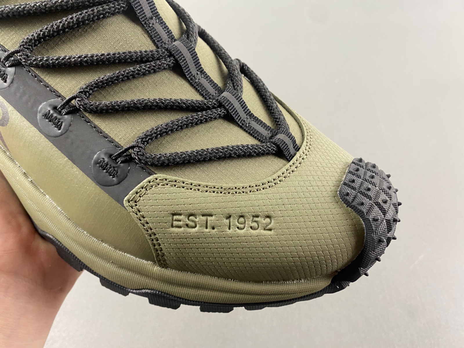 Moncler Trailgrip Lite 2 Sneakers MC-005