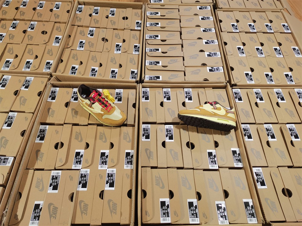 Travis Scott Nike Air Max 1 DO9392-701