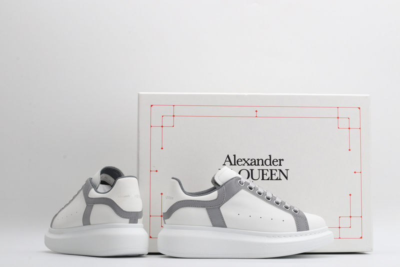 MCQUEEN OVERSIZED SNEAKER