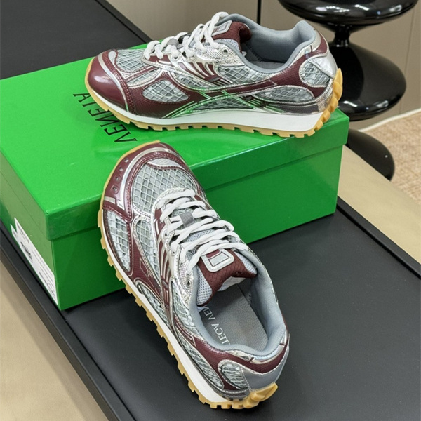 b0tte*a Ven*ta sneaker