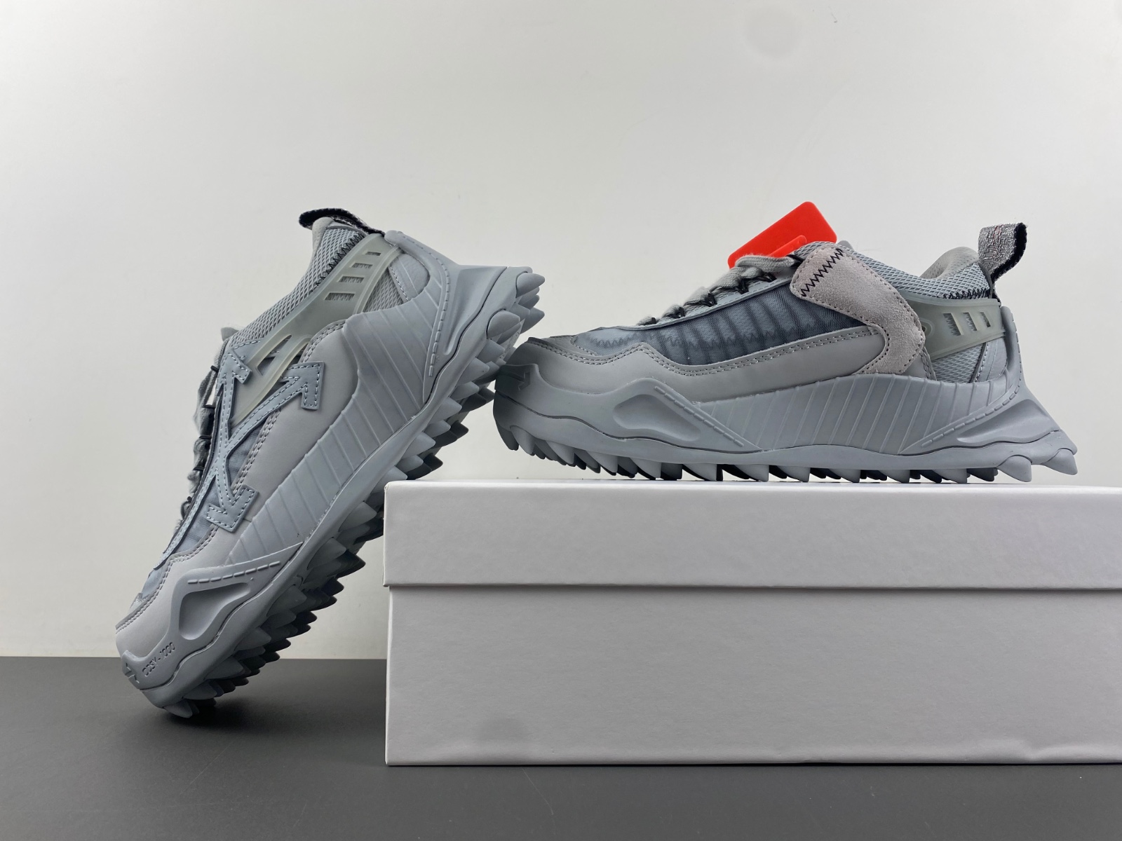 OW C/O ODSY-1000 SNEAKERS