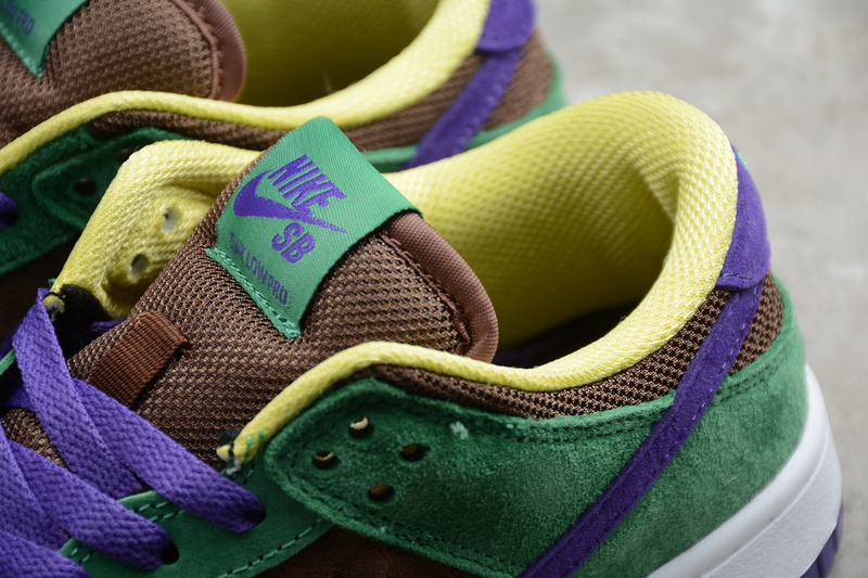 Original StrangeLove x Nike SB Dunk Low CT2552-700