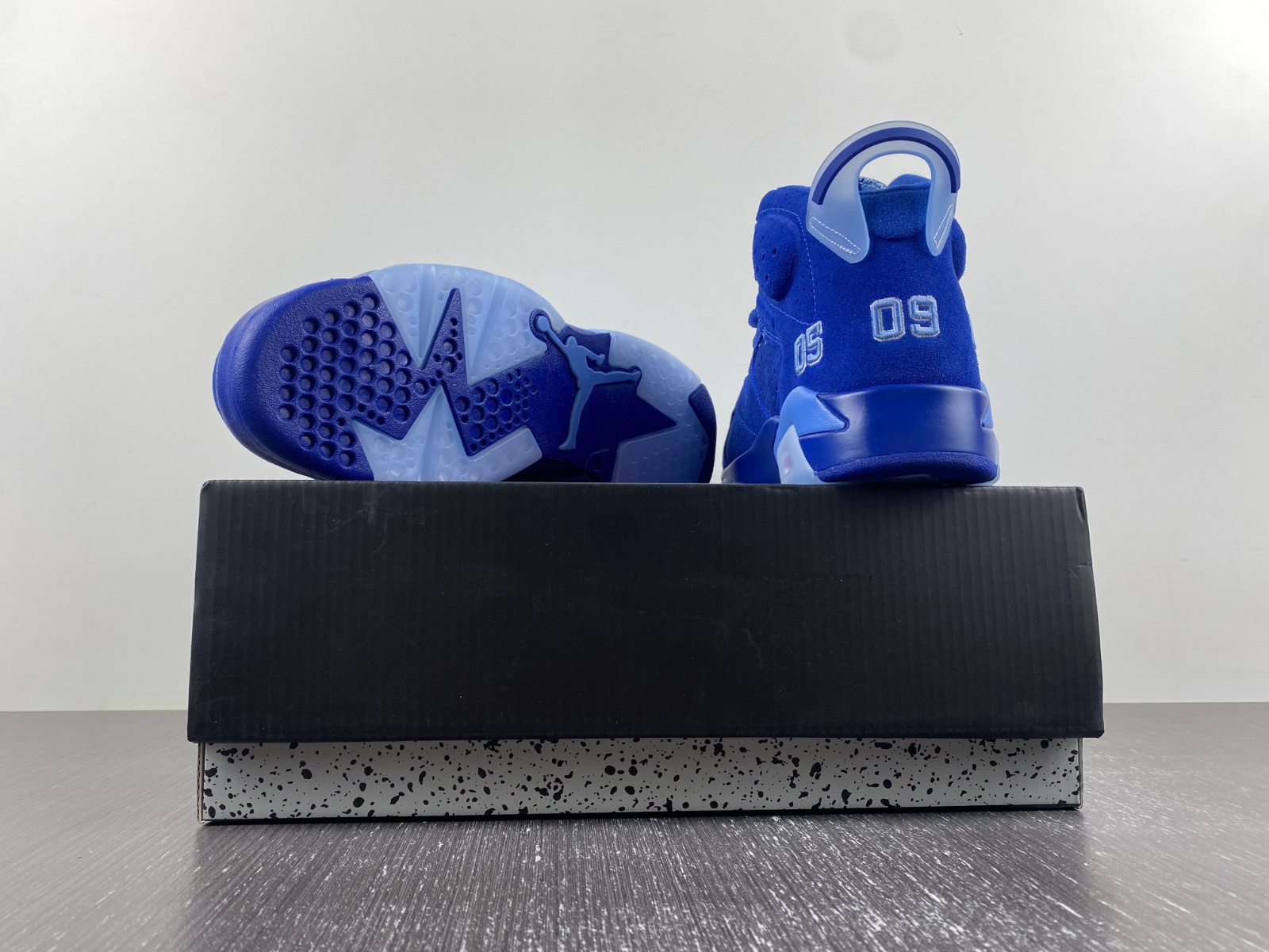 Nike Air Jordan 6 UNC Tar Heels Six Championships PE
