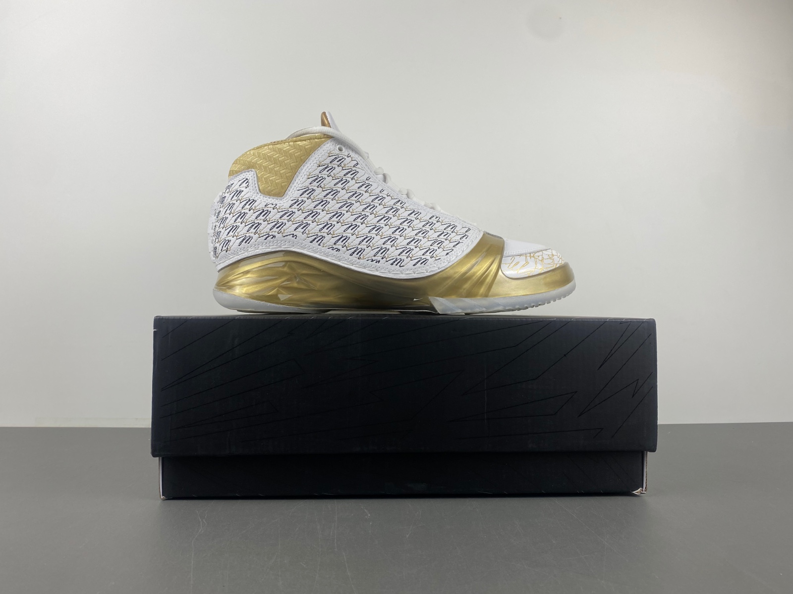 Air Jordan Trophy Room x Air Jordan 23 Retro