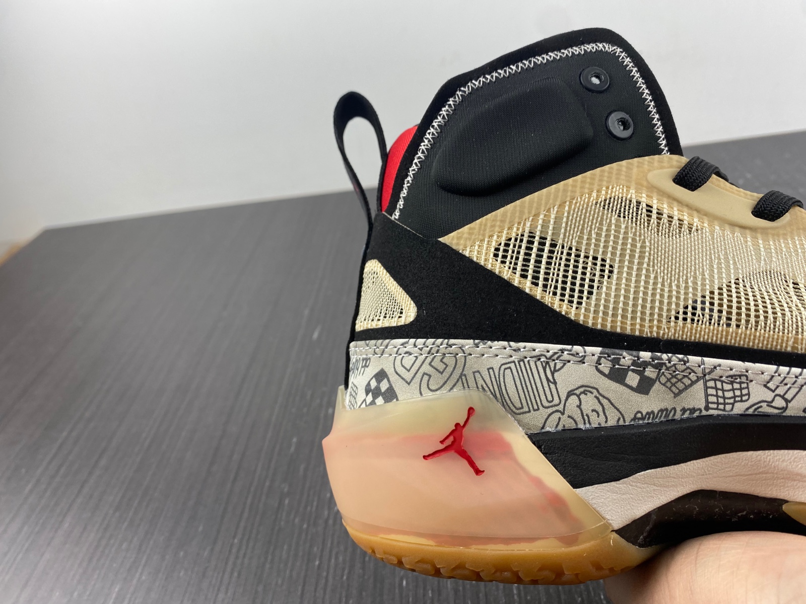 AIR JORDAN 37 