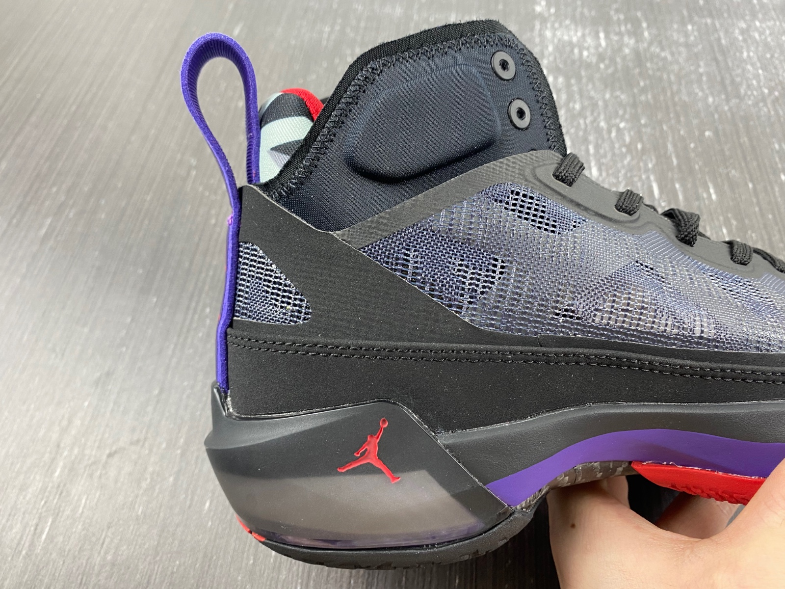AIR JORDAN 37 