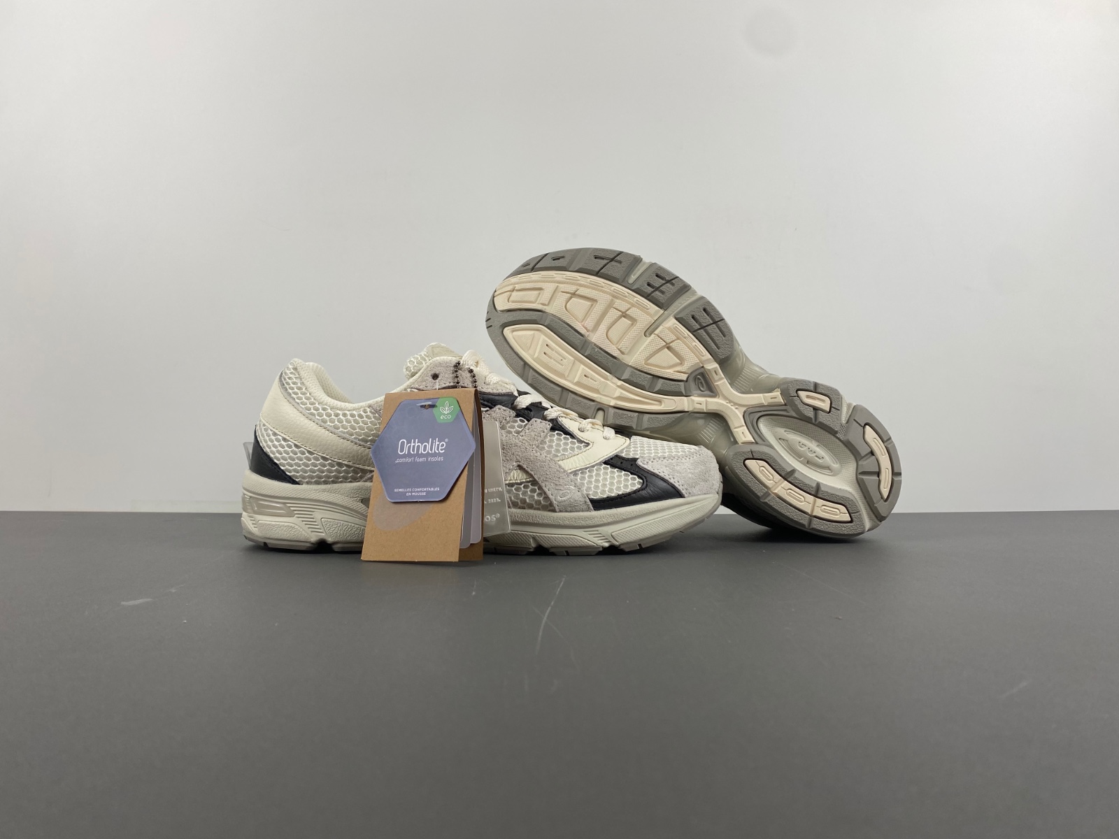 ASICS sneaker