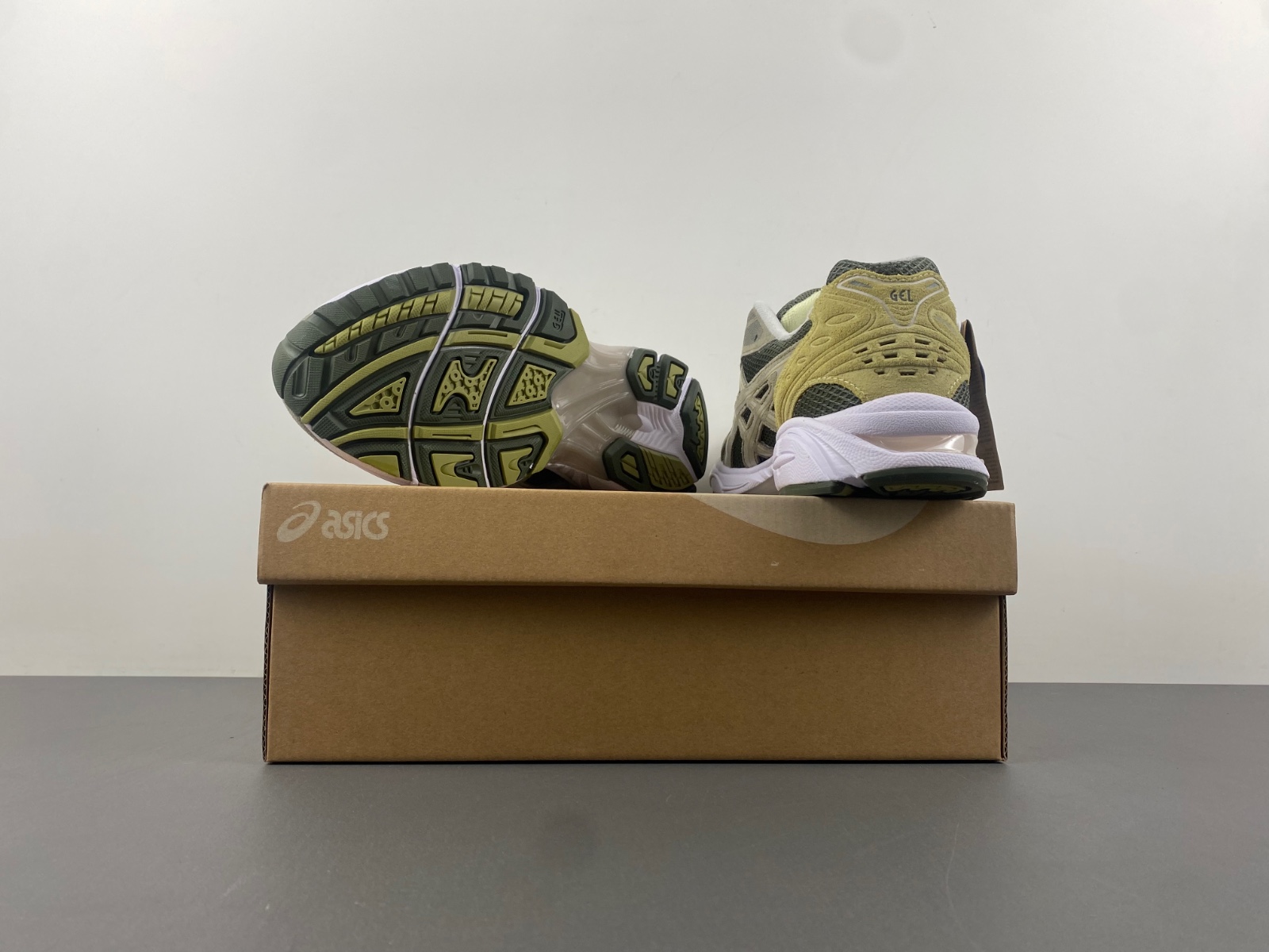 ASICS sneaker