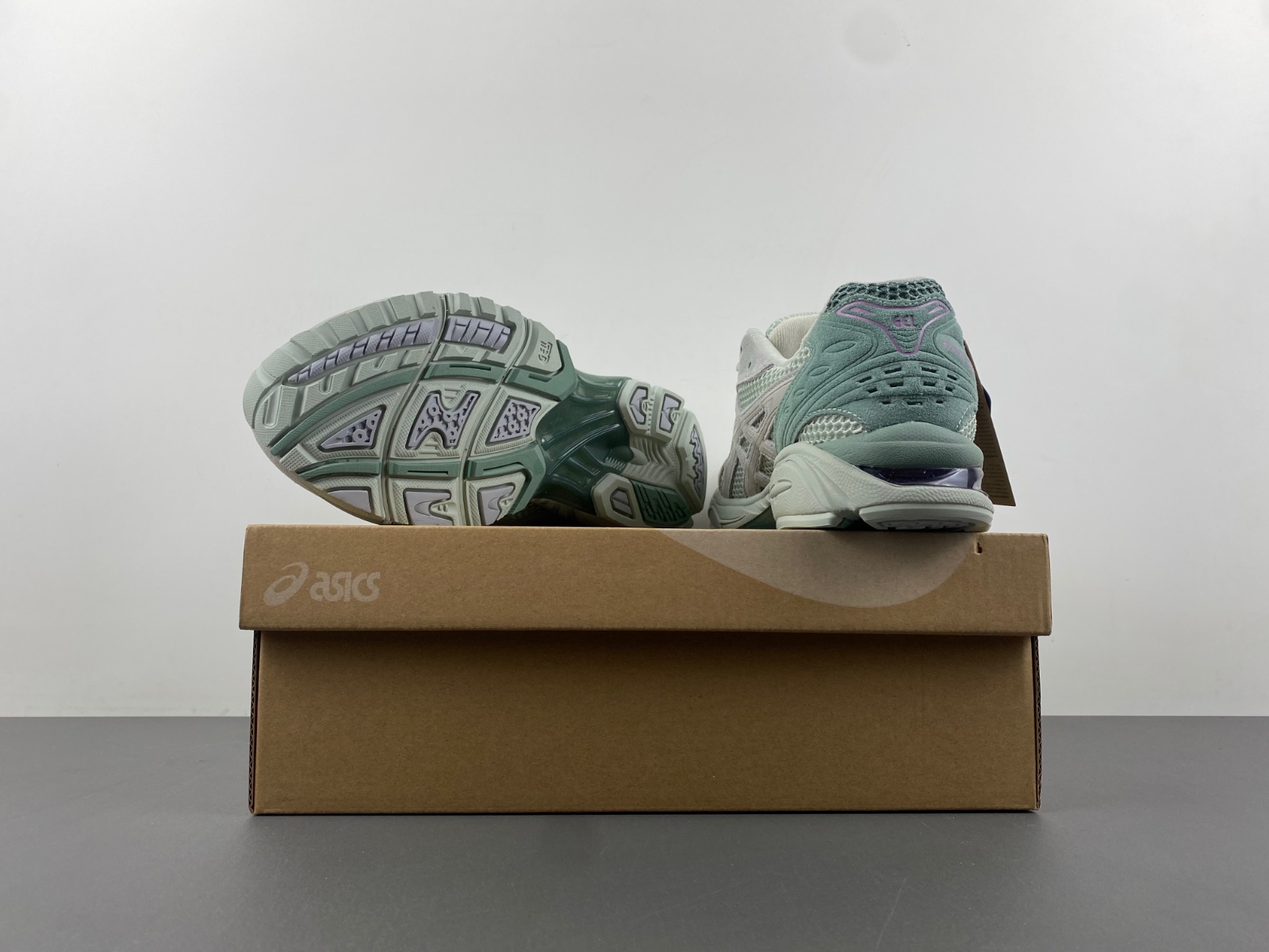 ASICS sneaker