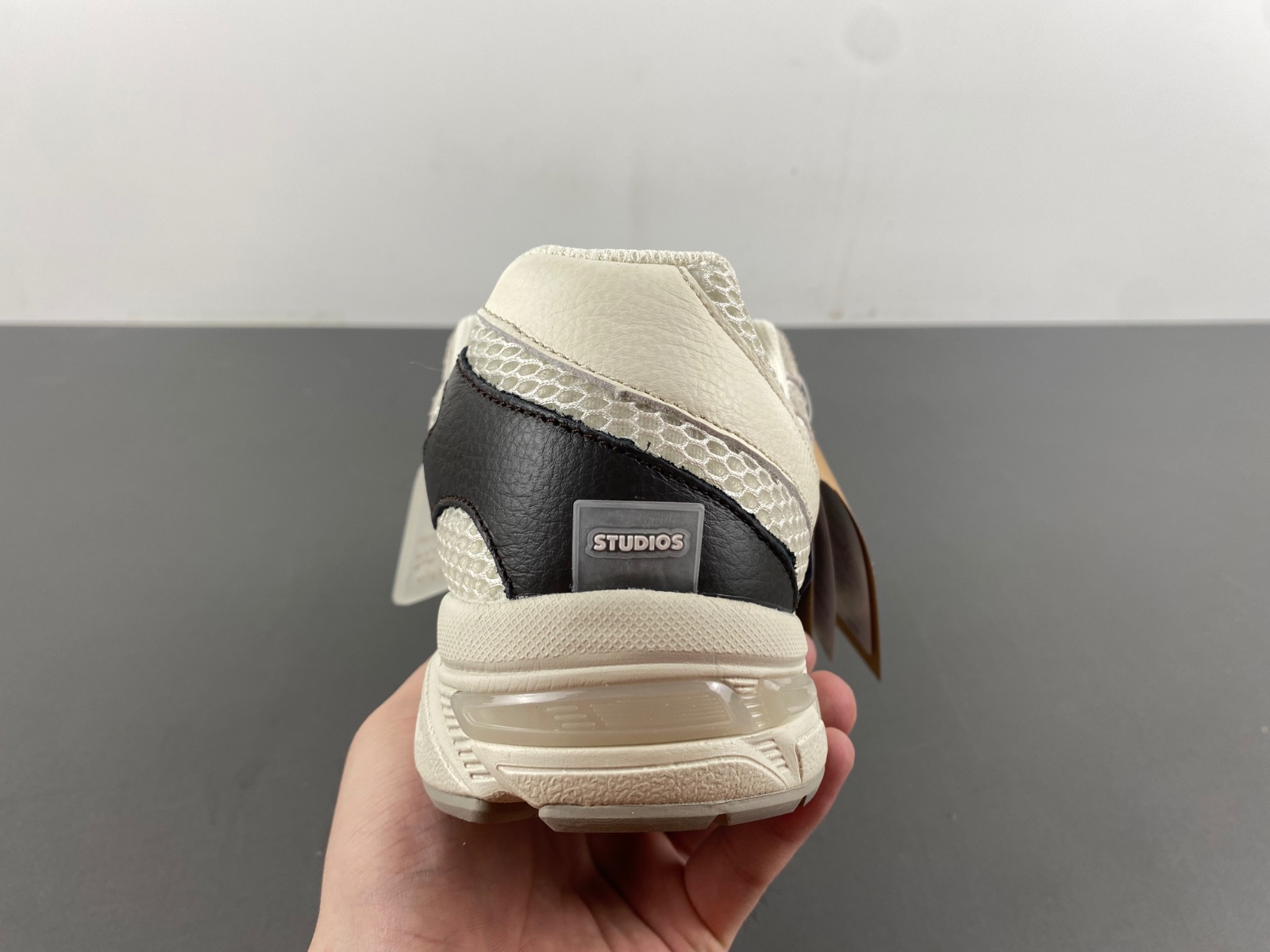 ASICS sneaker