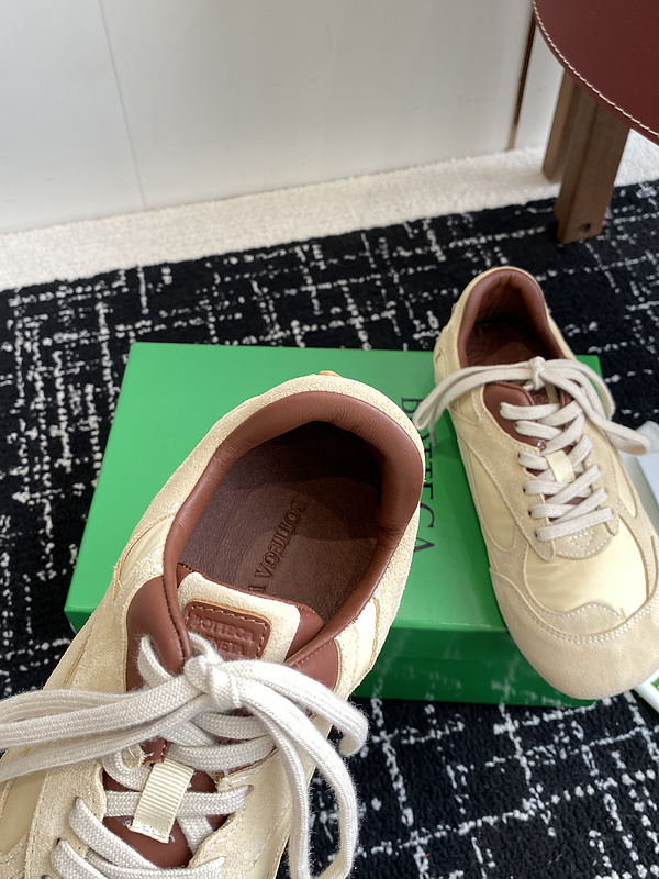 b0tte*a Ven*ta sneaker