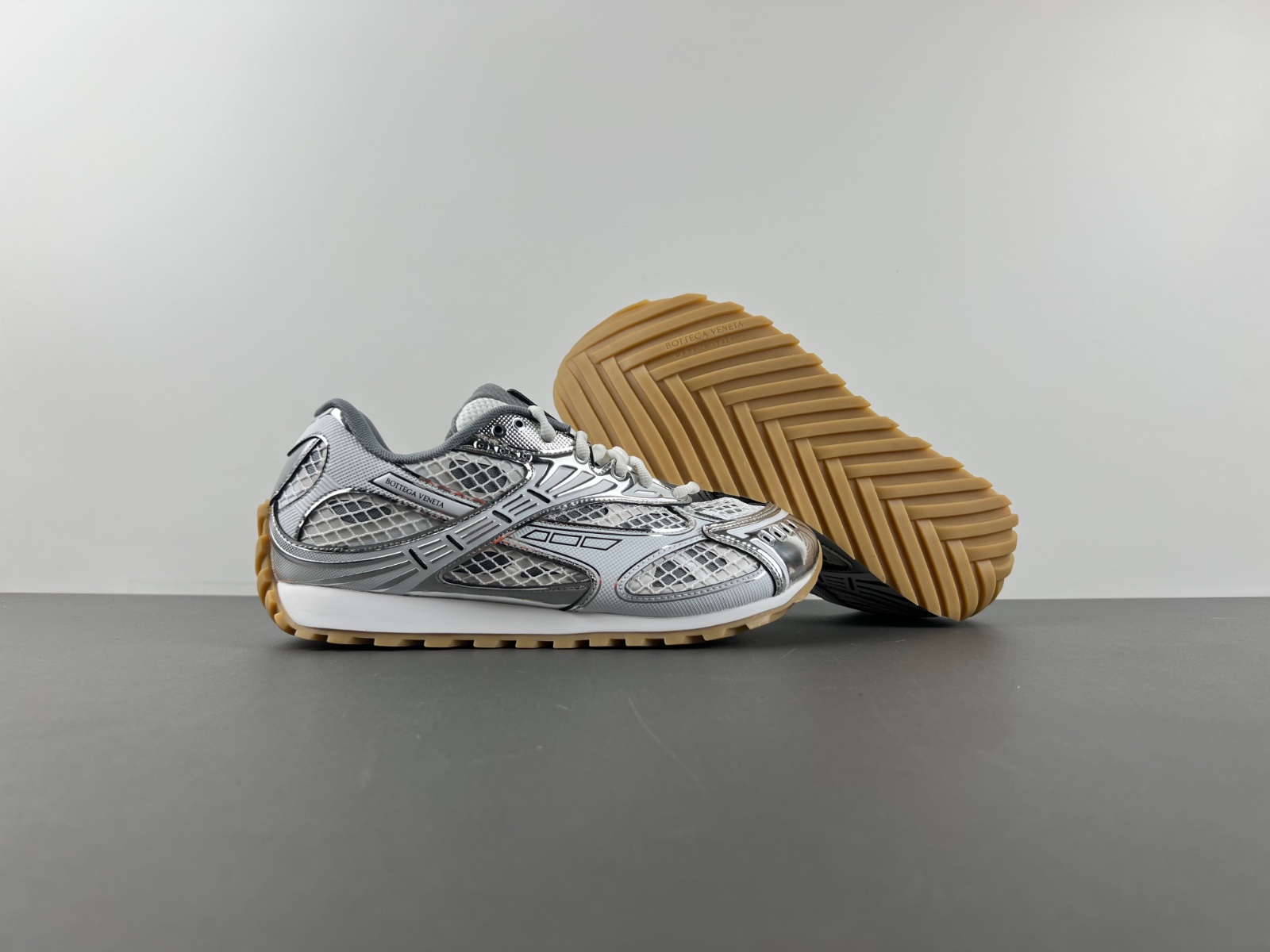 b0tte*a Ven*ta sneaker