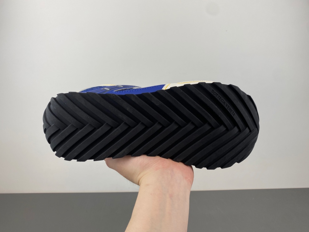 b0tte*a Ven*ta sneaker