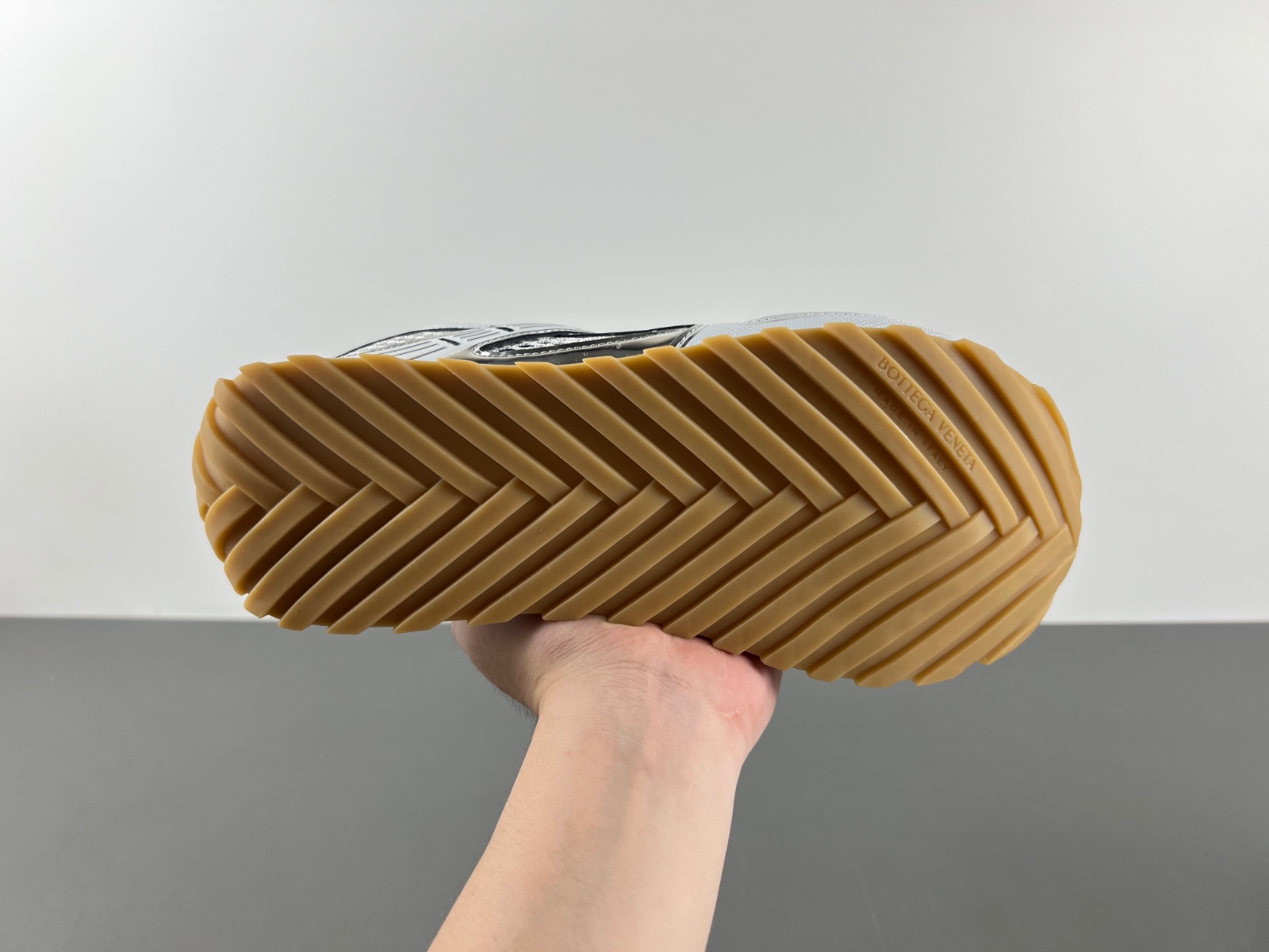 b0tte*a Ven*ta sneaker