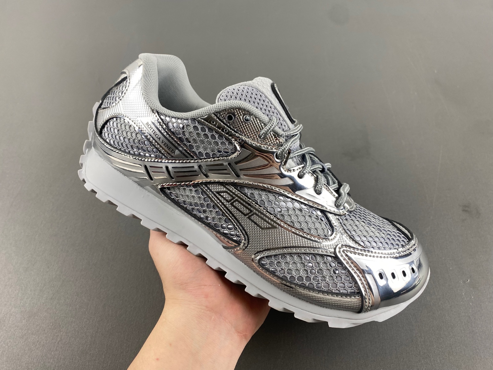 b0tte*a Ven*ta sneaker